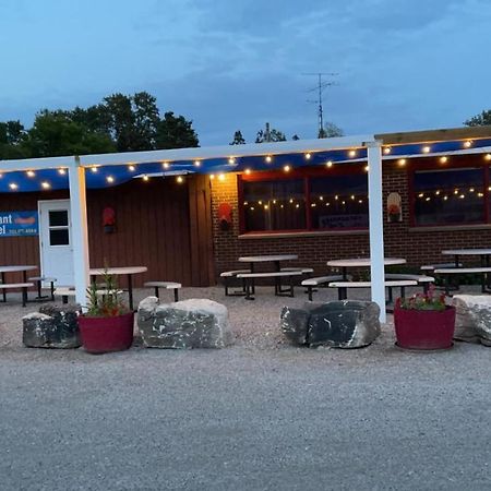 Huron Sands Motel And Restaurant Providence Bay Exteriör bild