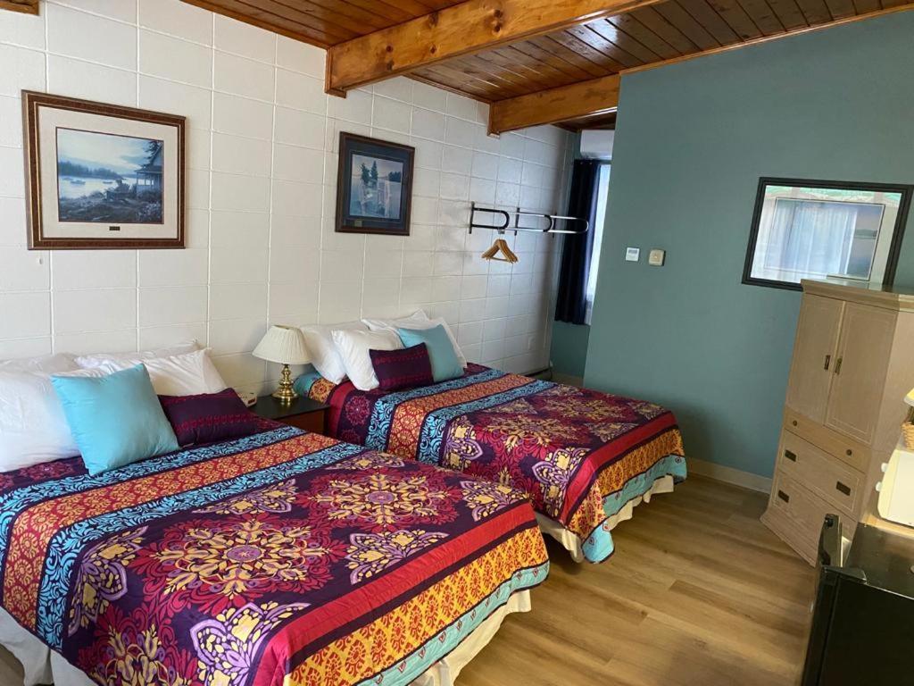 Huron Sands Motel And Restaurant Providence Bay Exteriör bild