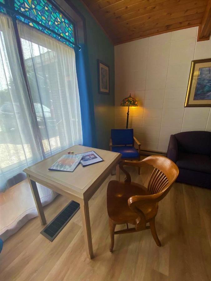 Huron Sands Motel And Restaurant Providence Bay Exteriör bild