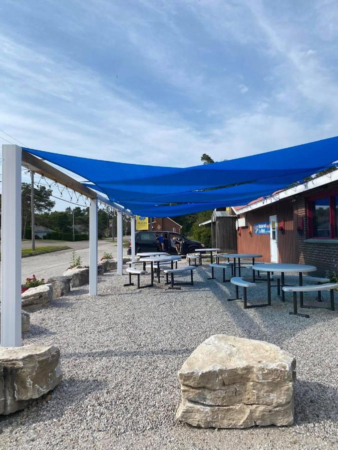 Huron Sands Motel And Restaurant Providence Bay Exteriör bild