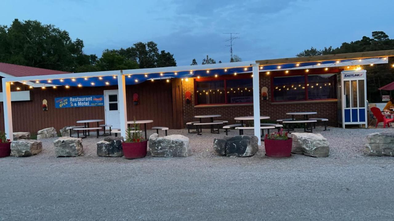 Huron Sands Motel And Restaurant Providence Bay Exteriör bild